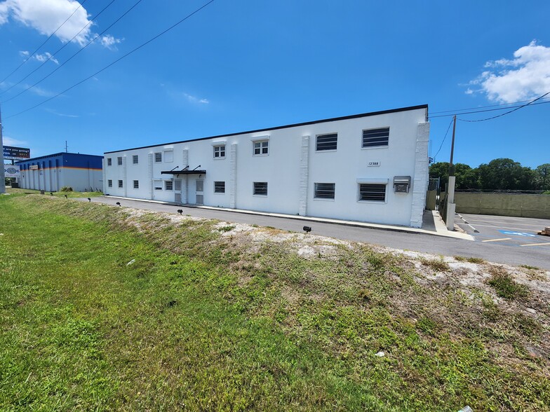 12388 Starkey Rd, Largo, FL for lease - Building Photo - Image 1 of 17