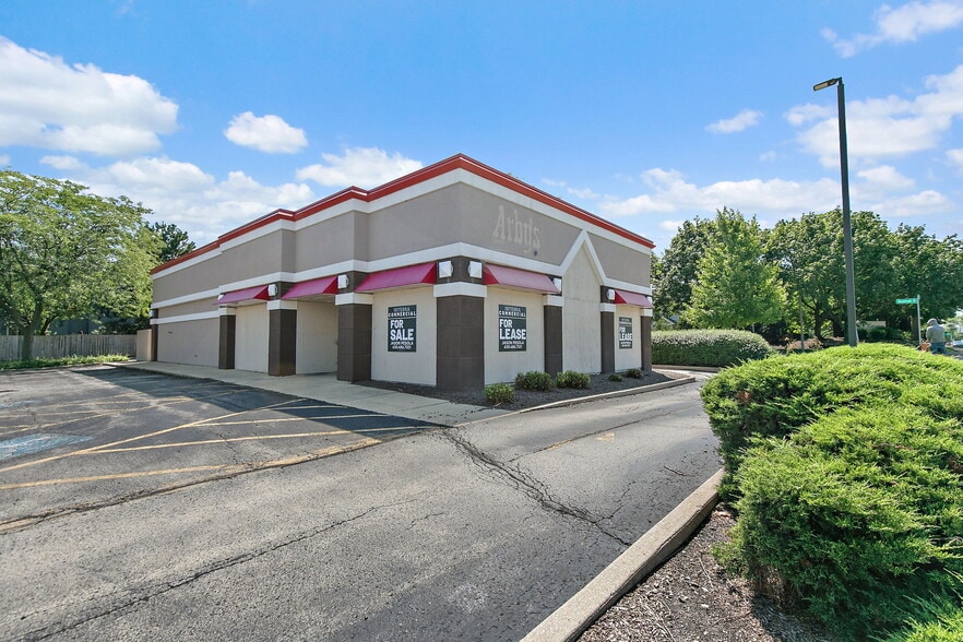 240 Douglas Rd, Oswego, IL for lease - Building Photo - Image 3 of 37