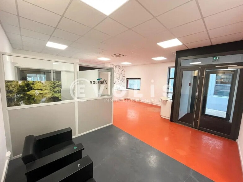 Office in Amiens for lease - Building Photo - Image 3 of 6