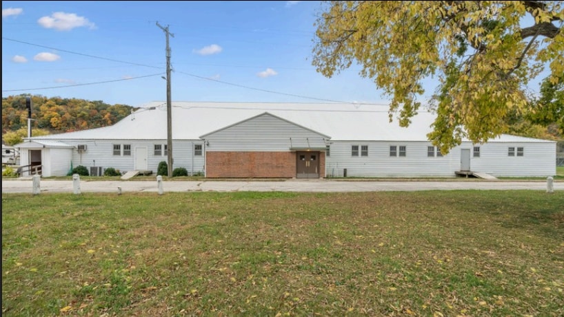 1202 N 4th St, Guttenberg, IA for sale - Primary Photo - Image 1 of 5