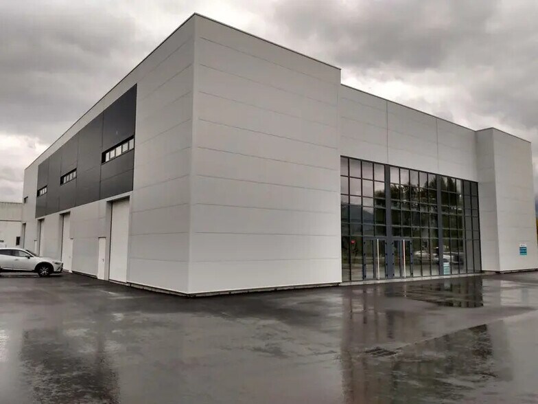 Flex in Challes-les-Eaux for lease - Building Photo - Image 2 of 10