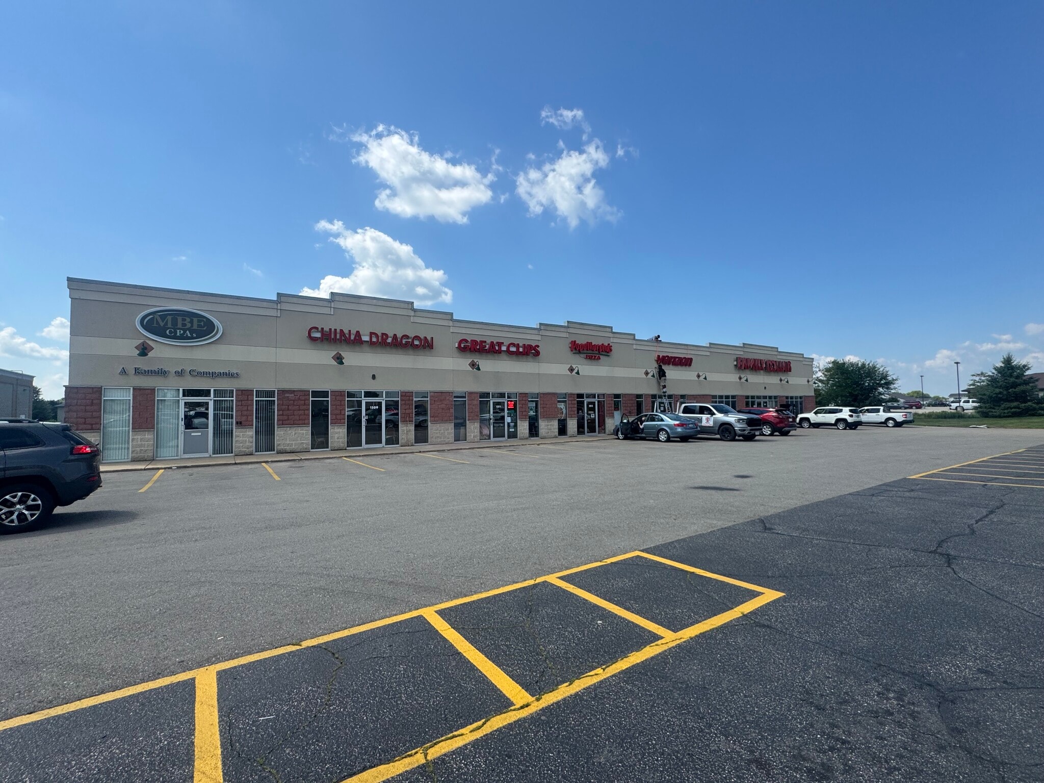 1495 Madison Ave, Fort Atkinson, WI for lease Building Photo- Image 1 of 3