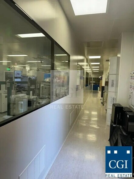 Office in Montbonnot-Saint-Martin for lease - Interior Photo - Image 3 of 4