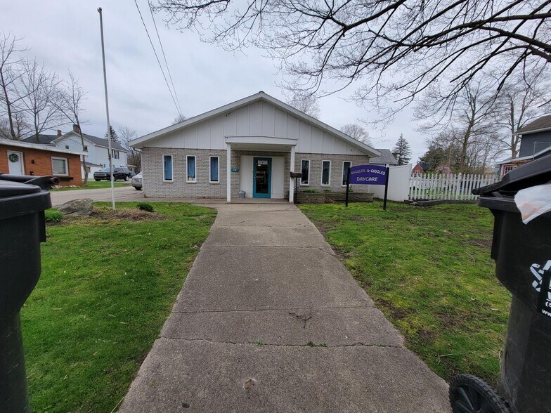 310 North St, Jonesville, MI 49250