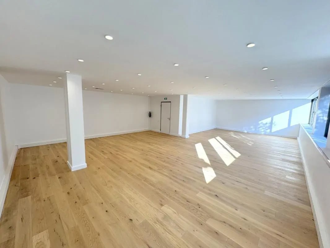 Office in Viroflay for lease Interior Photo- Image 1 of 9