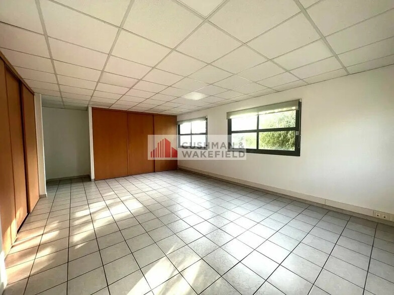 Office in Nîmes for lease - Interior Photo - Image 3 of 3