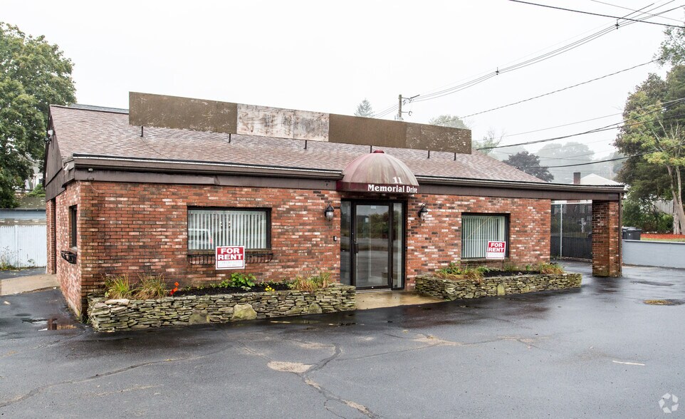 11 Memorial Dr, Avon, MA for sale - Primary Photo - Image 1 of 1