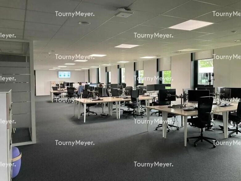 Office in Mérignac for lease - Building Photo - Image 3 of 12