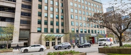 375 University Ave, Toronto, ON for lease Building Photo- Image 2 of 5