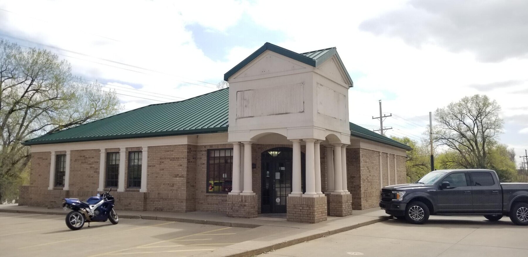 2000 Tuttle Creek Blvd, Manhattan, KS 66502