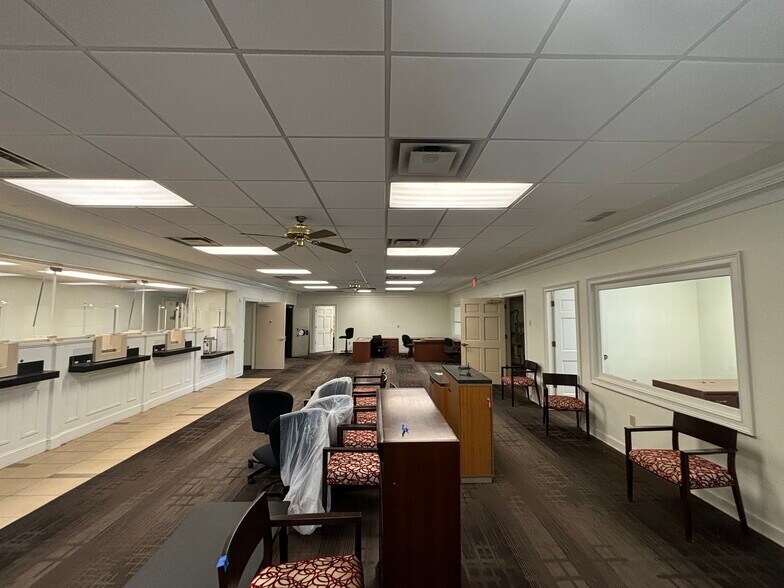 2693 Powder Springs Rd SW, Marietta, GA for sale - Interior Photo - Image 2 of 13