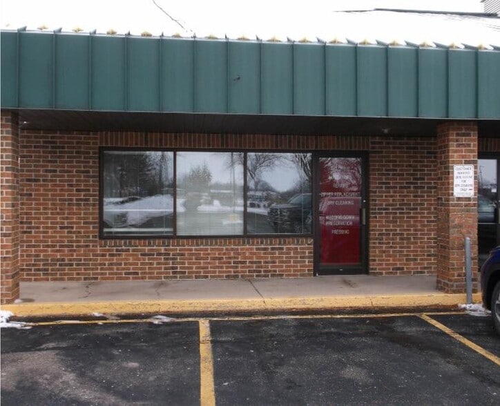 2024-2100 9th Ave, Oshkosh, WI for lease - Building Photo - Image 2 of 5