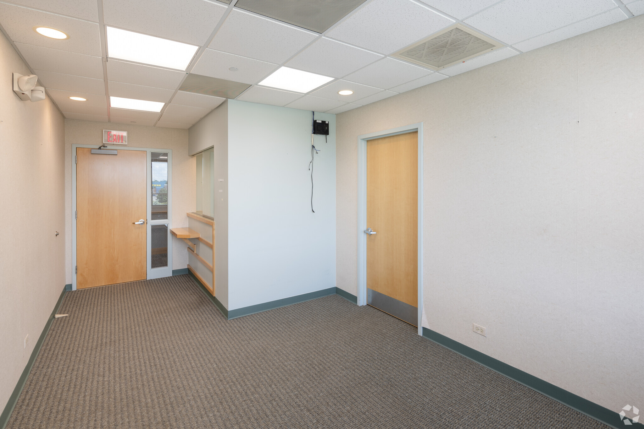 1445 N Hunt Club Rd, Gurnee, IL for lease Interior Photo- Image 1 of 2