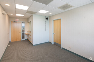 1445 N Hunt Club Rd, Gurnee, IL for lease Interior Photo- Image 1 of 2