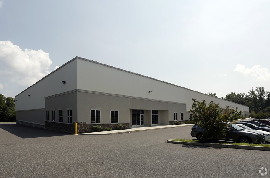 210 Bridgewater Rd, Aston, PA for lease - Building Photo - Image 1 of 12