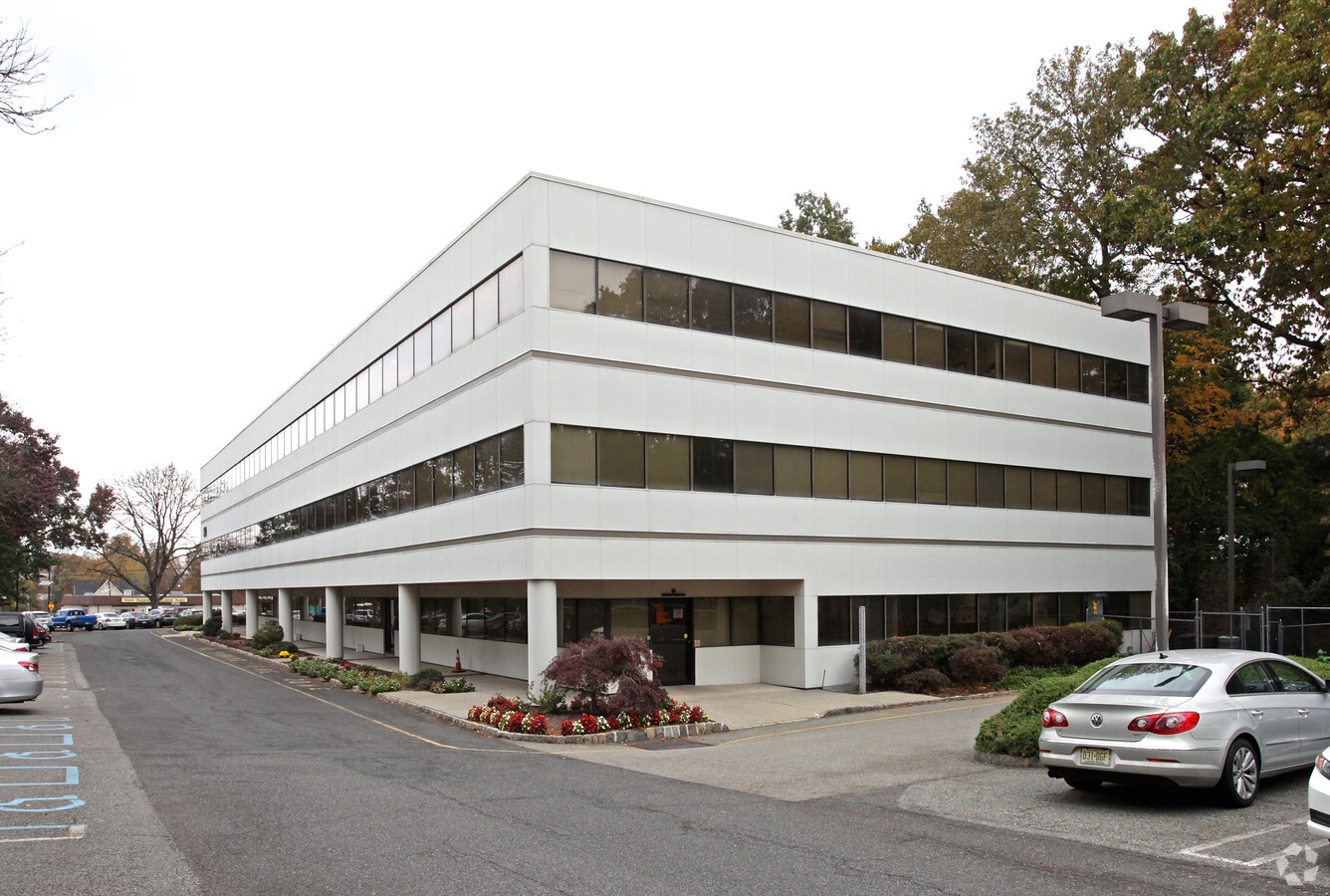 140 Route 17 N, Paramus, NJ, 07652 Property For Lease on