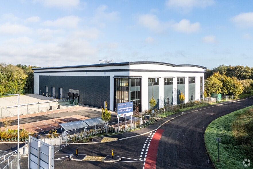 Jays Close, Basingstoke for lease - Building Photo - Image 3 of 63