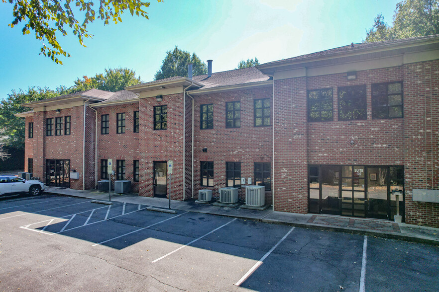 5500 W Friendly Ave, Greensboro, NC for lease - Building Photo - Image 3 of 6