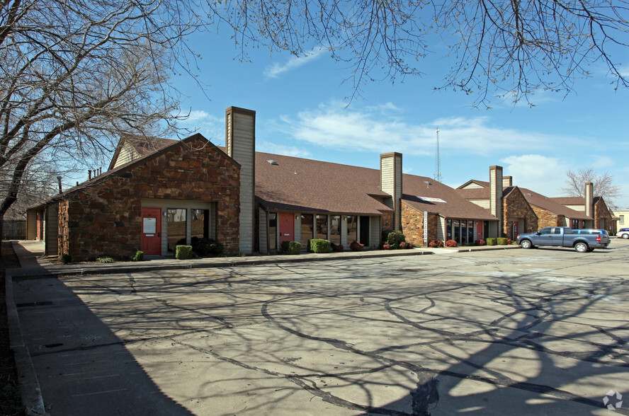 2326 S Garnett Rd, Tulsa, OK for sale - Primary Photo - Image 1 of 1