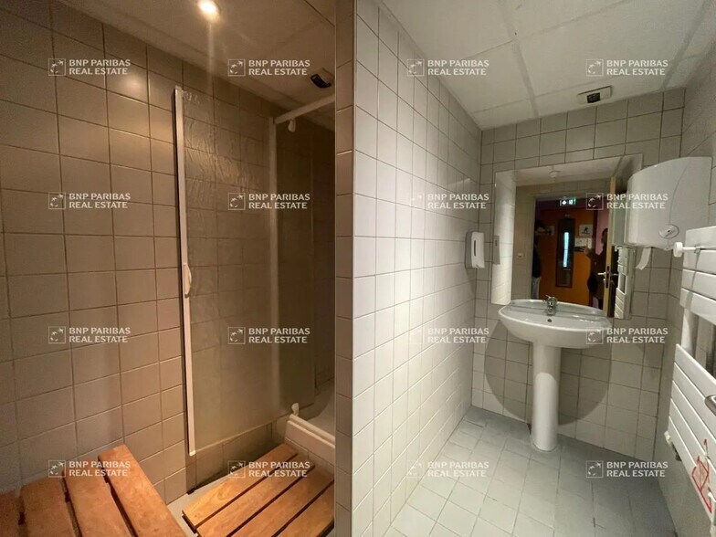 Office in Nantes for lease - Building Photo - Image 3 of 15