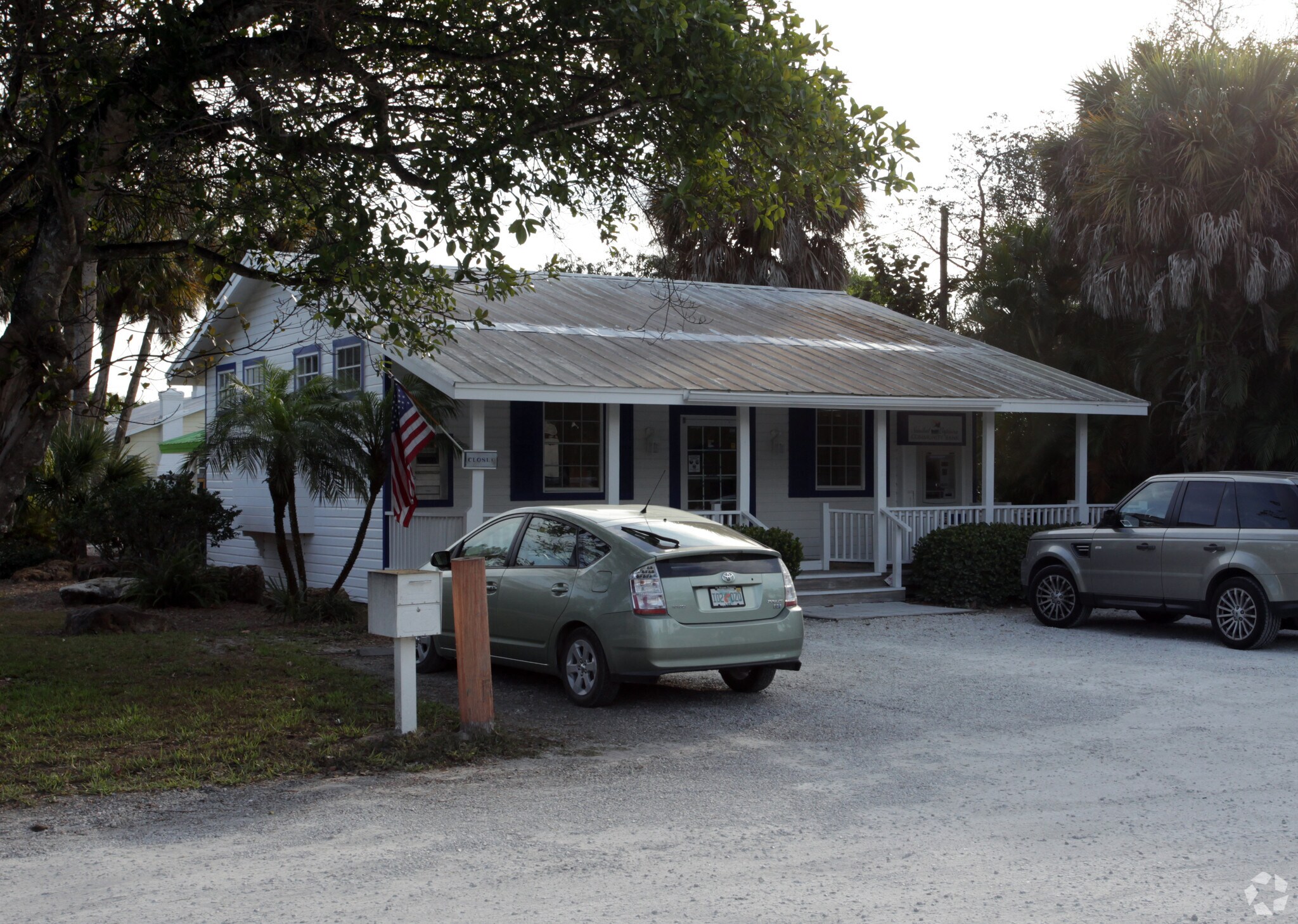 1037 Periwinkle Way, Sanibel, FL for sale Primary Photo- Image 1 of 4