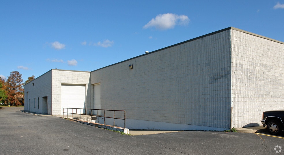 80 Keyland Ct, Bohemia, NY for lease - Building Photo - Image 3 of 4