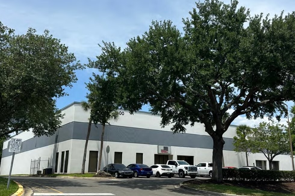 7600 Kingspointe Pky, Orlando, FL for lease Building Photo- Image 1 of 3
