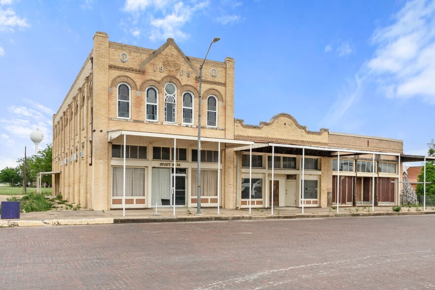 112 W Davilla St, Granger, TX for sale - Building Photo - Image 1 of 14