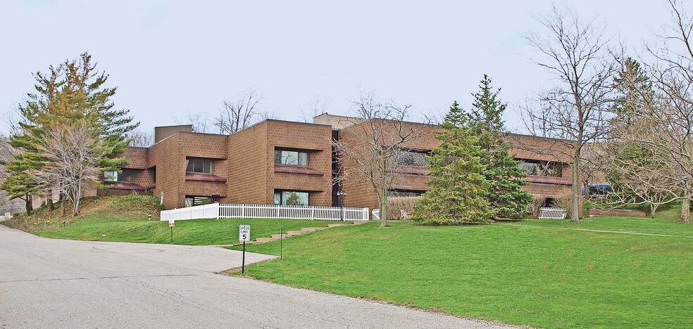 5533 Canal Rd, Valley View, OH for sale - Building Photo - Image 1 of 1