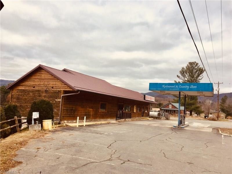 8773 W Pine St, Lowgap, NC for sale Primary Photo- Image 1 of 1