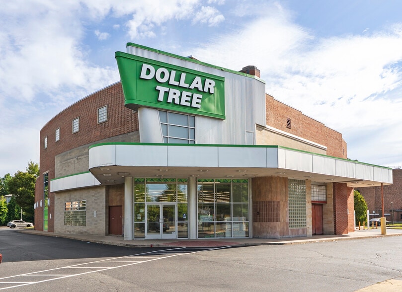 940 Quaker Ln, West Hartford, CT for sale - Building Photo - Image 3 of 3