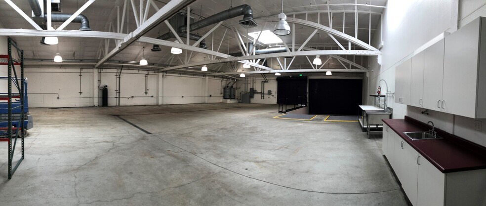 2102 Dennison St, Oakland, CA for lease - Building Photo - Image 2 of 16