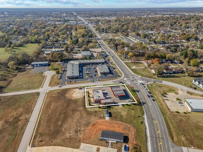 102 S Ridgecrest Ave, Nixa, MO for sale - Building Photo - Image 2 of 7