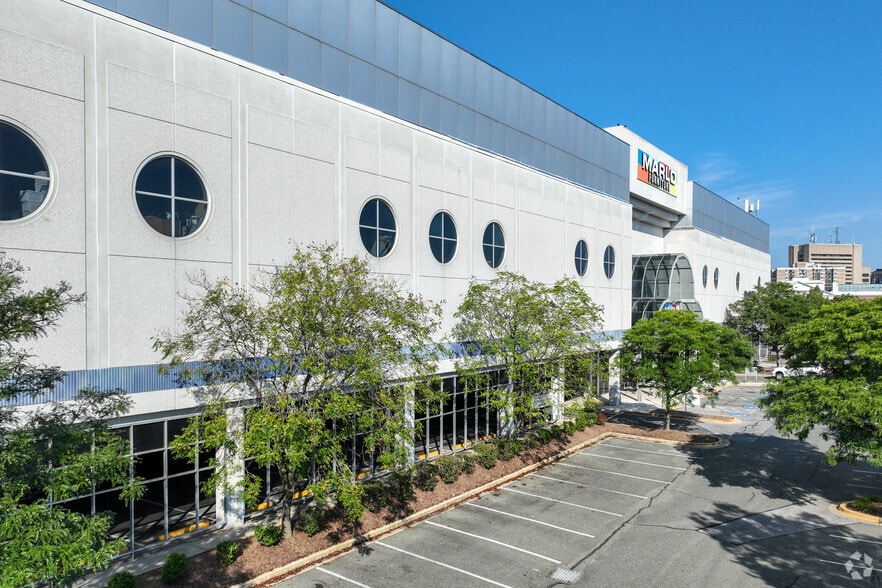 725 Rockville Pike, Rockville, MD for lease - Building Photo - Image 2 of 9