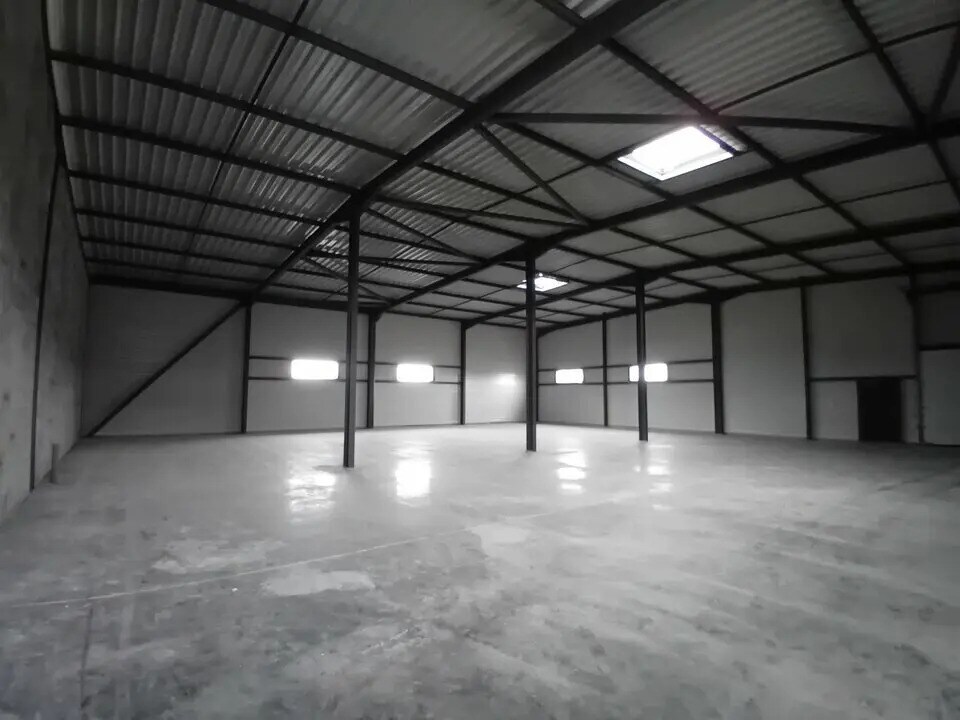 Retail in Sennecey-le-Grand for lease Interior Photo- Image 1 of 4