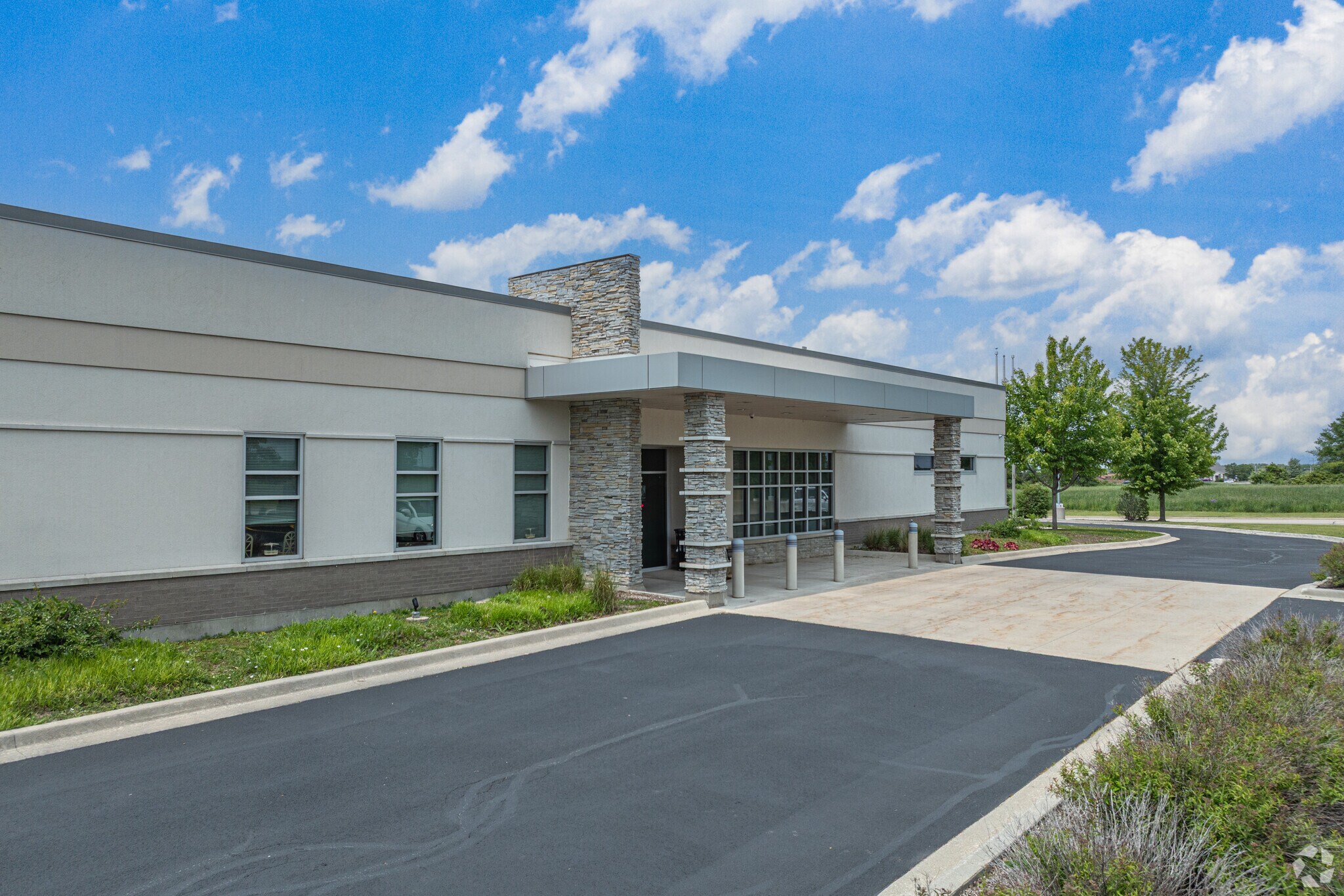 1630 Gateway Dr, Sycamore, IL for sale Primary Photo- Image 1 of 1