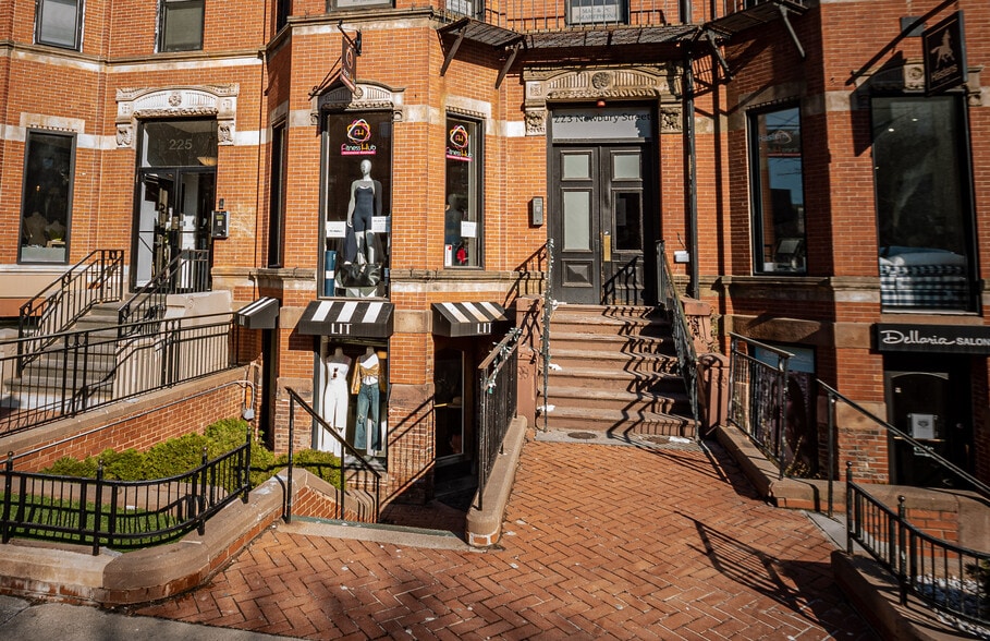232 Newbury St, Boston, MA for lease - Building Photo - Image 3 of 3