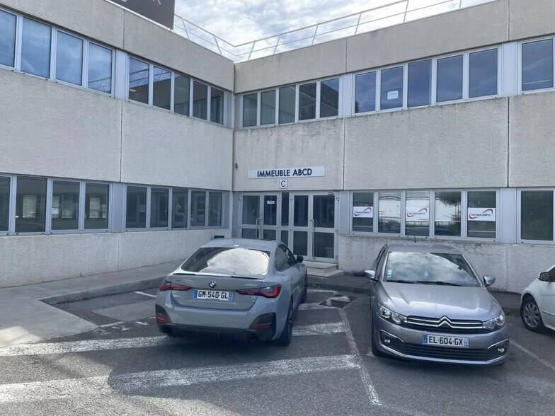 Office in Marseille for lease - Building Photo - Image 2 of 10