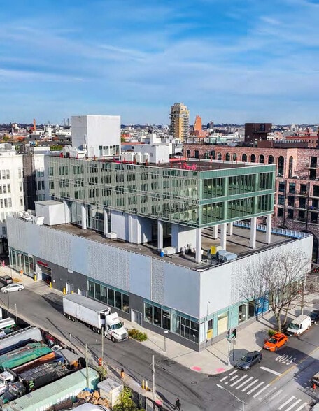 200 Kent Ave, Brooklyn, NY for lease - Building Photo - Image 2 of 42