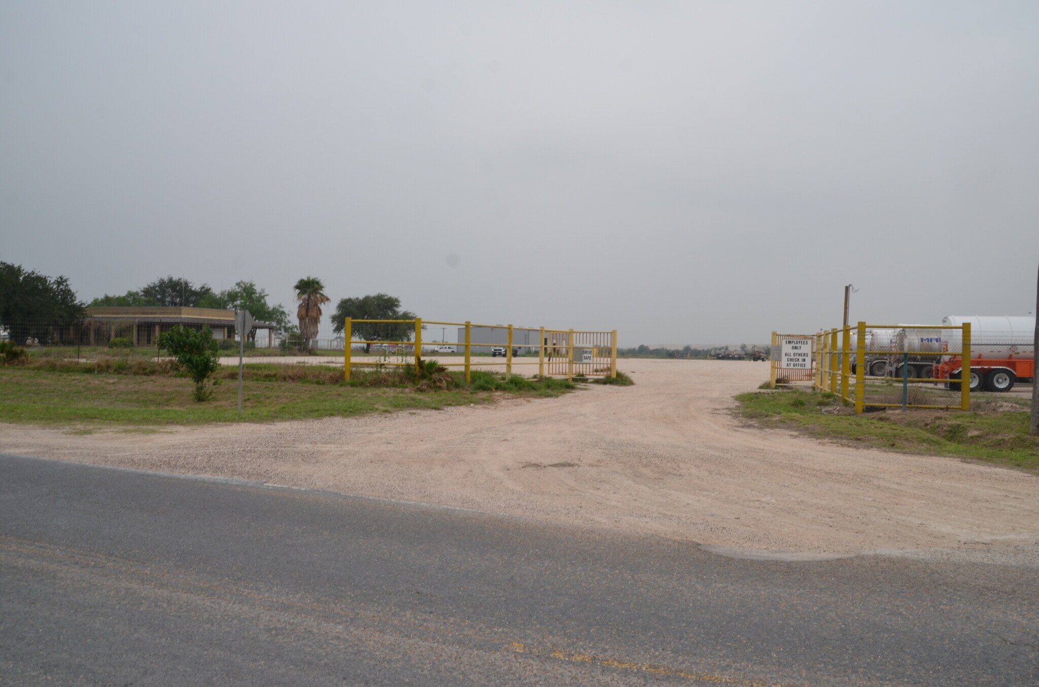 1200 E El Cibolo Rd, Edinburg, TX 78542 8,550 SF Industrial Space on