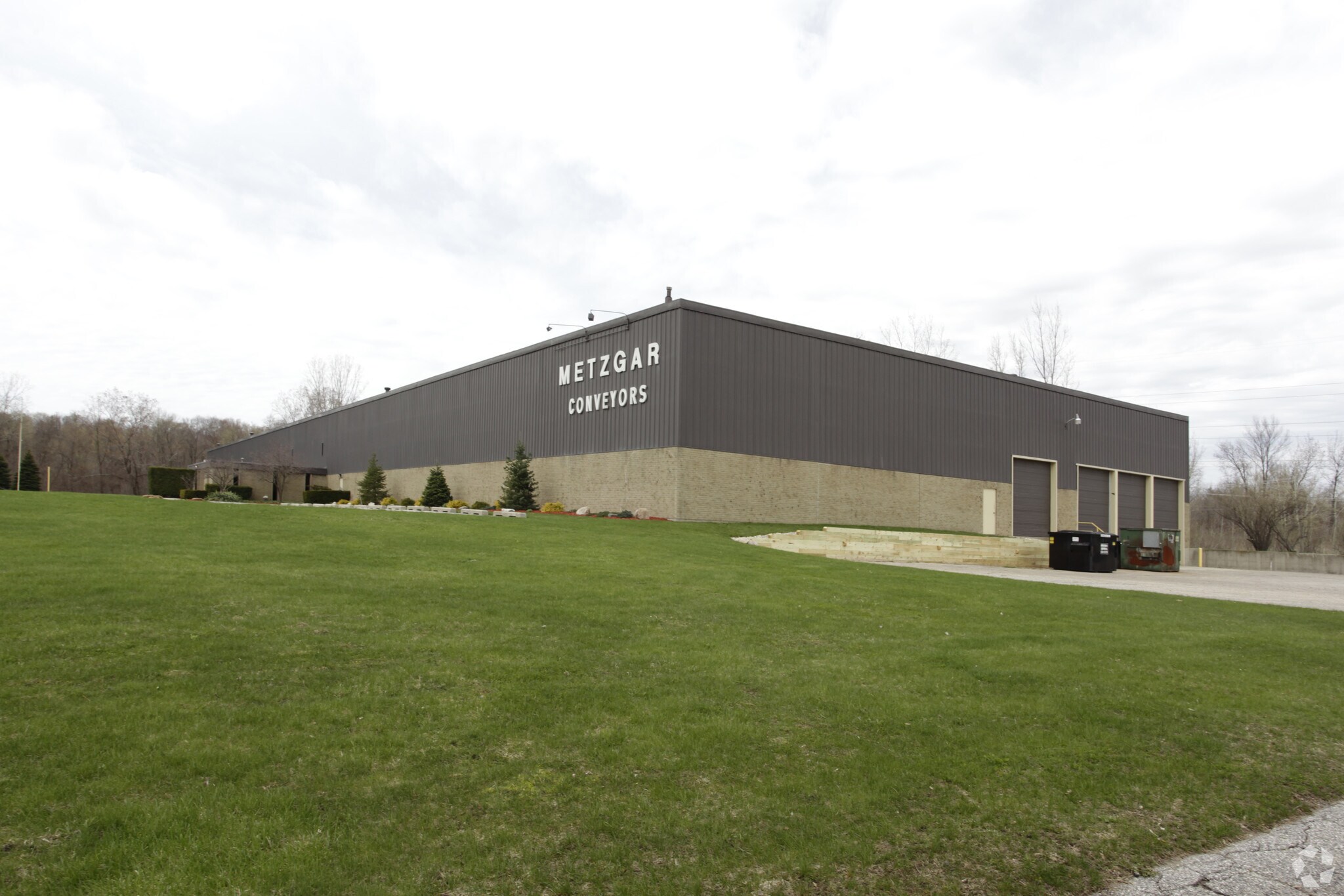 901 Metzgar Dr NW, Comstock Park, MI for sale Primary Photo- Image 1 of 1