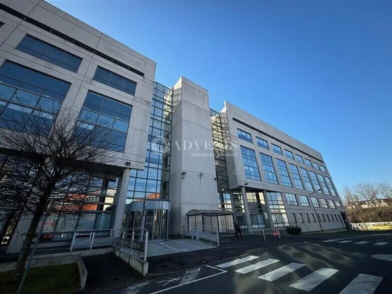 Office in Champigny-sur-Marne for lease - Building Photo - Image 1 of 10