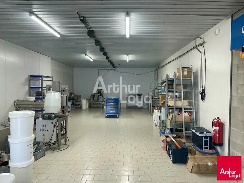 Flex in CONTRES for lease - Building Photo - Image 2 of 4