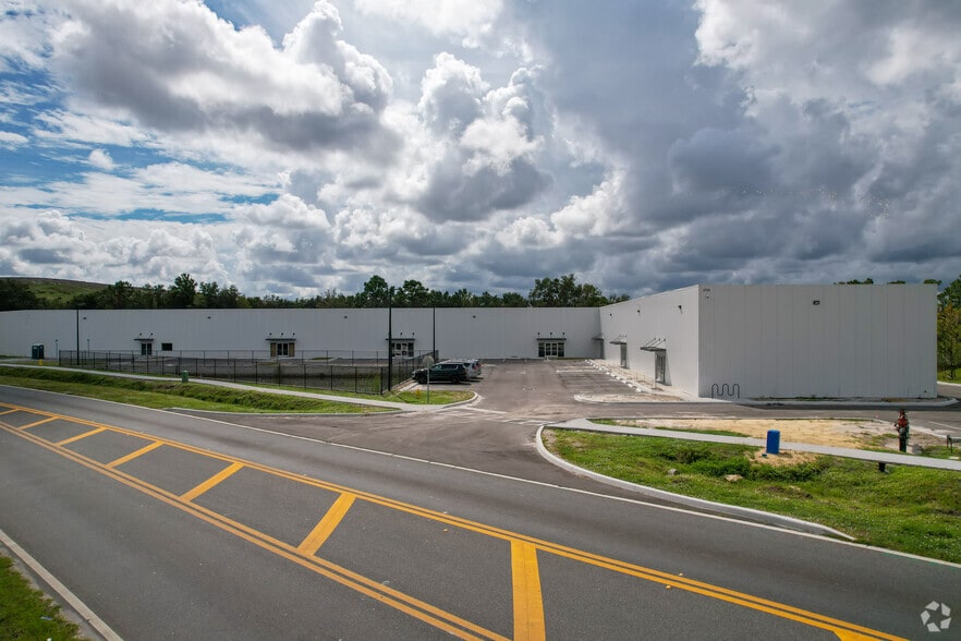 5722 Young Pine Rd, Orlando, FL for lease - Building Photo - Image 3 of 3