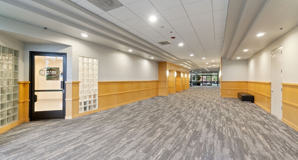 6051 N Fresno St, Fresno, CA for lease - Interior Photo - Image 3 of 10