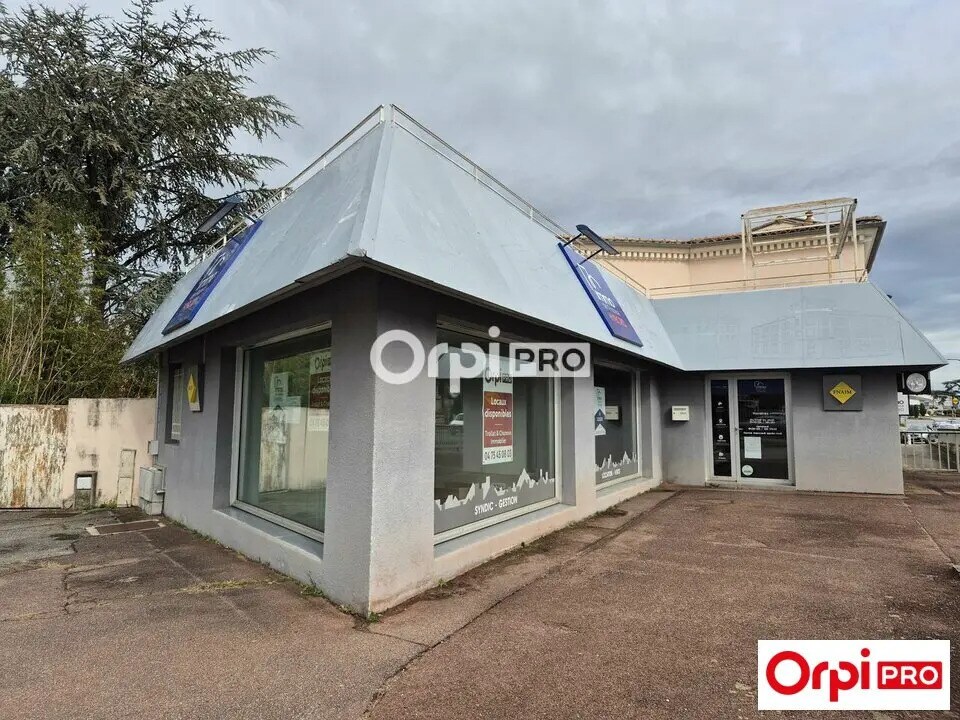 Retail in Bourg-de-Péage for lease Building Photo- Image 1 of 9
