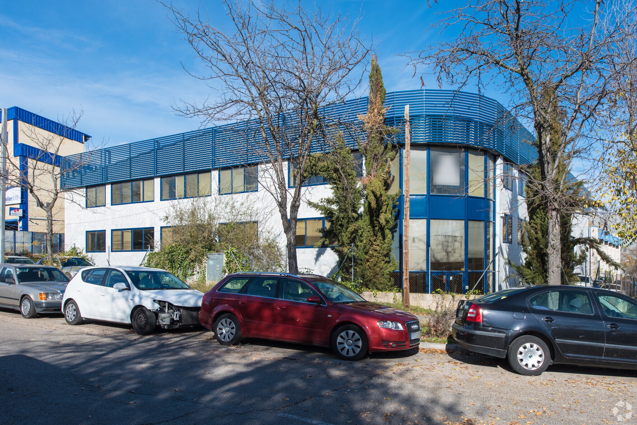 Office in Tres Cantos, Madrid for sale Primary Photo- Image 1 of 53