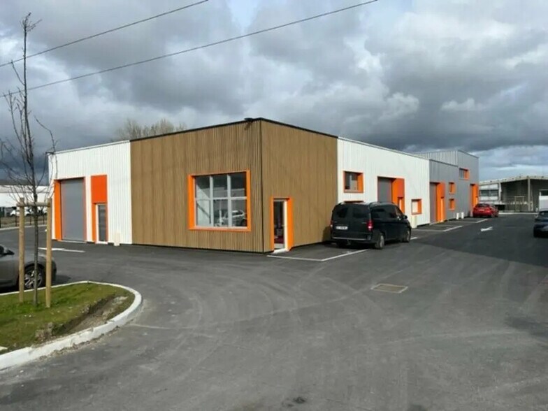 Flex in Carbon-Blanc for sale - Building Photo - Image 3 of 3