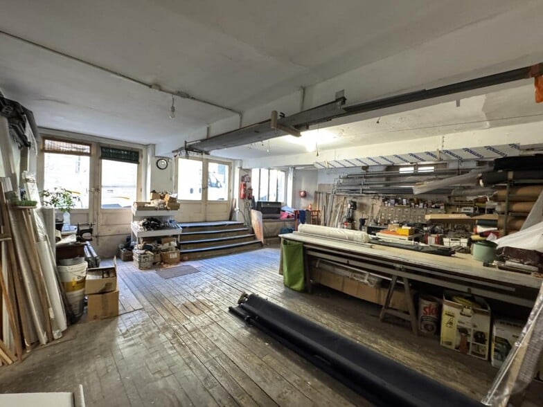 Industrial in Lyon for sale - Interior Photo - Image 2 of 8