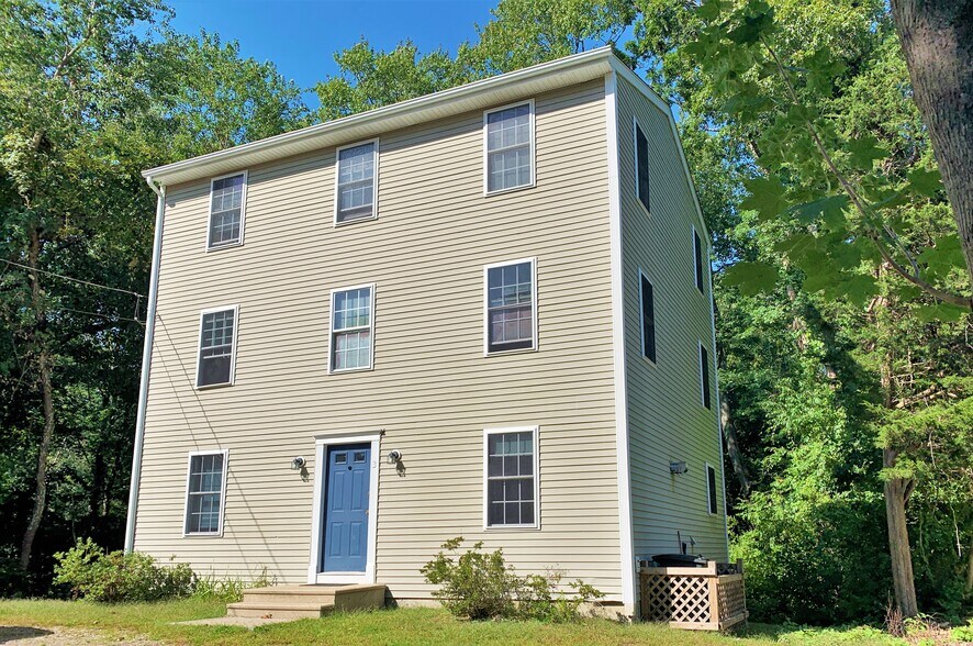 3 Shadbush Trl, Saunderstown, RI 02874